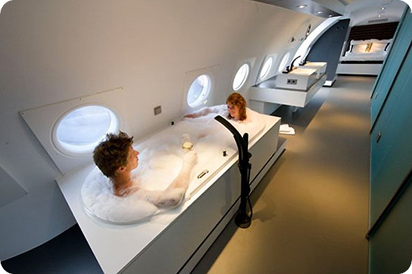 hot-tub-on-an-airplane
